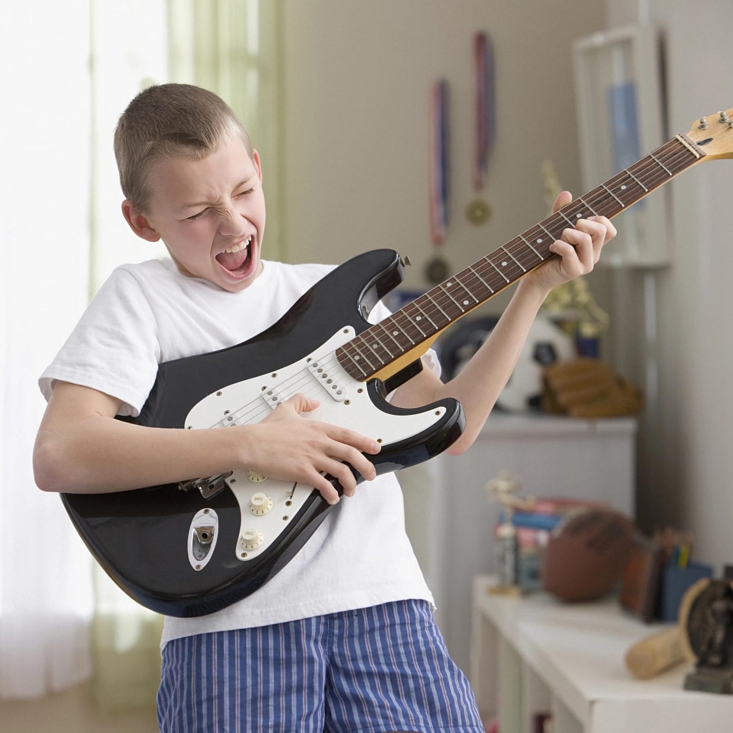 Display4top Full-Size Electric Guitar Most complete Beginner Super Kit Package with 20 Watt Amplifier, Guitar Stand, Bag, Guitar Pick, Strap,spare Strings, Tuner, Case and Cable (BlackWhite)