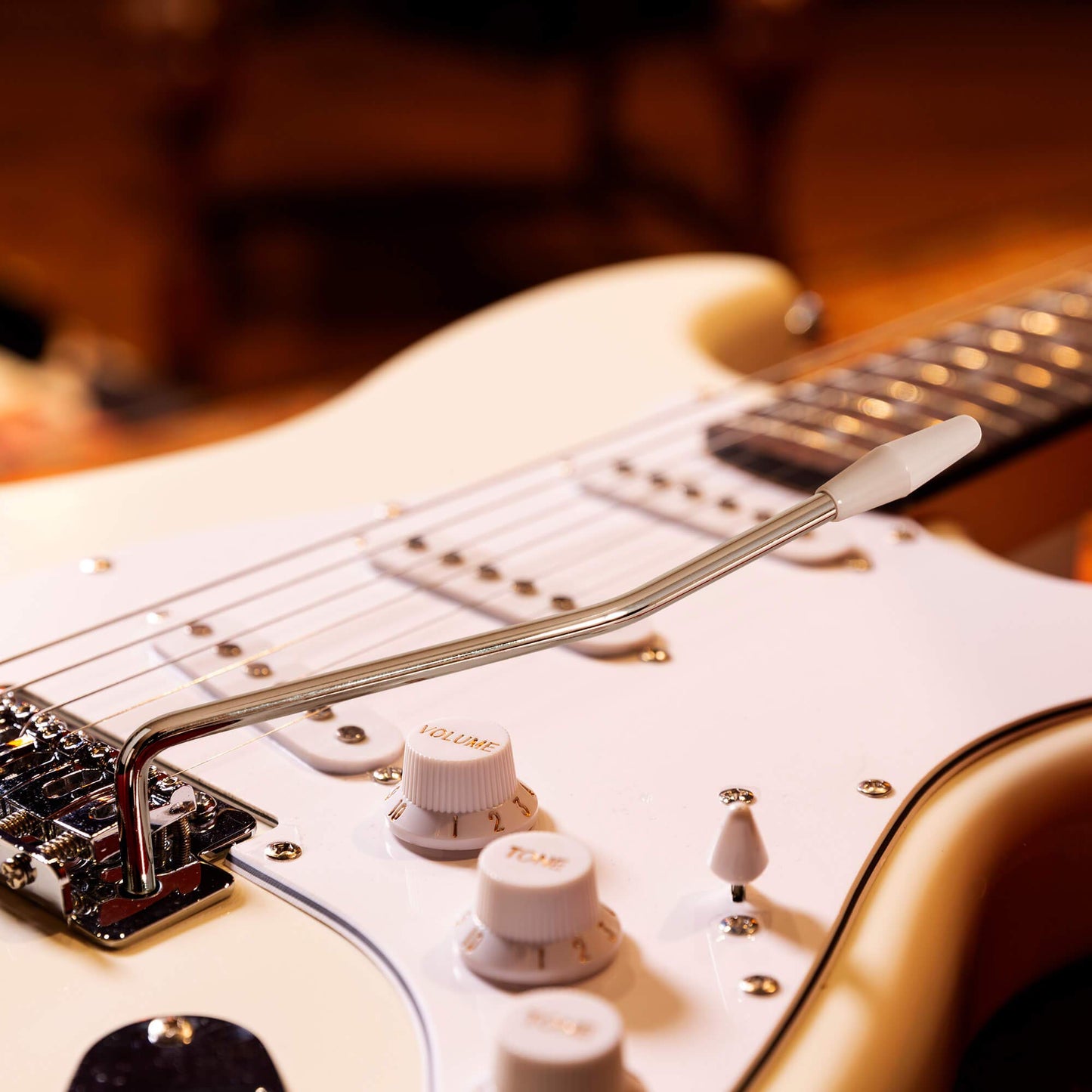 Max Gigkit White Beginner Electric Guitar Kit – Complete Guitar Starter Pack with 6 Months Lessons, Amplifier, Strap, and Accessories – Ideal Beginner Electric Guitars Set for New Players