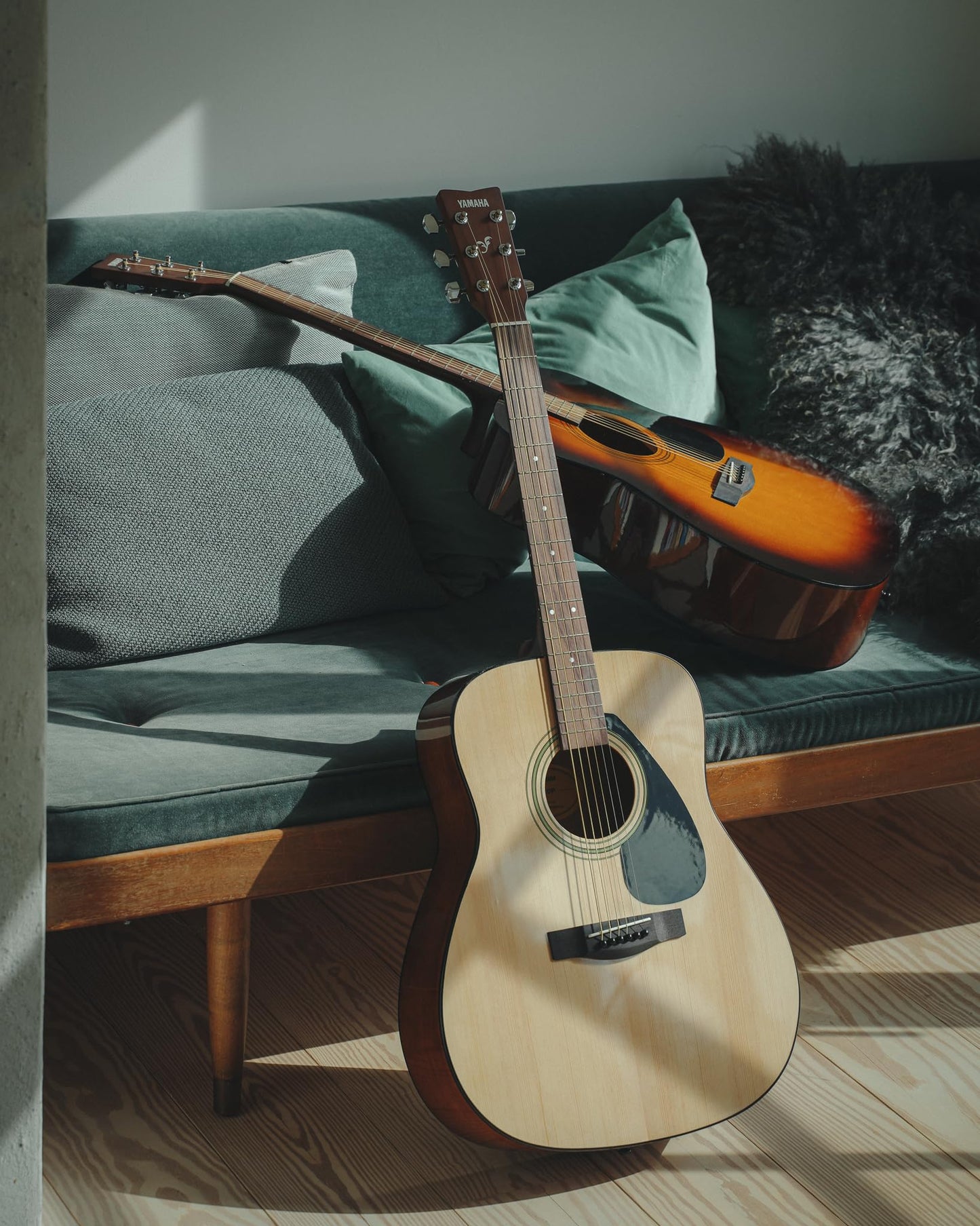 Yamaha F310 - Full Size Steel String Acoustic Guitar - Traditional Western Body - Natural